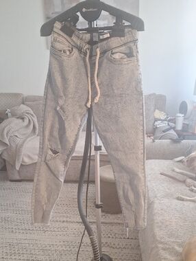 Women’s Light Gray Distressed Jogger Jeans with Drawstring